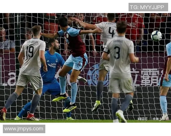 伊斯坦堡与般尼的激烈对决揭示足球战术与团队精神的碰撞与较量 伊斯坦堡与般尼的激烈对决揭示足球战术与团队精神的碰撞与较量