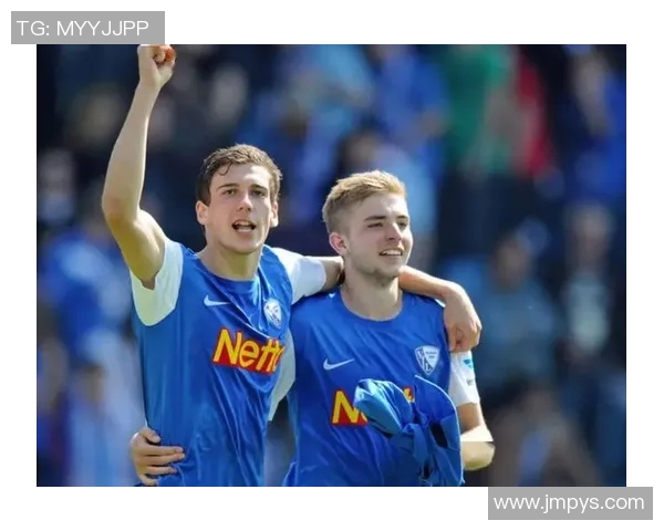 格雷茨卡的成长之路:从青涩球员到足球明星的蜕变与成就 格雷茨卡的成长之路:从青涩球员到足球明星的蜕变与成就