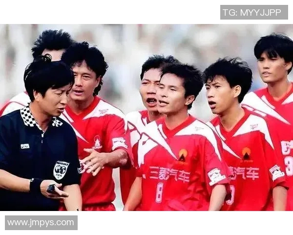 广州太阳神与广州队的精彩对决展现足球魅力与城市荣光 广州太阳神与广州队的精彩对决展现足球魅力与城市荣光