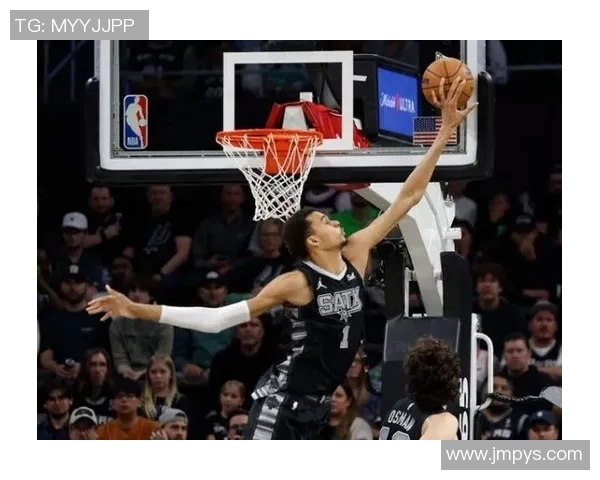 文班亚马首场比赛表现抢眼5次盖帽并隔扣字母哥引发热烈讨论