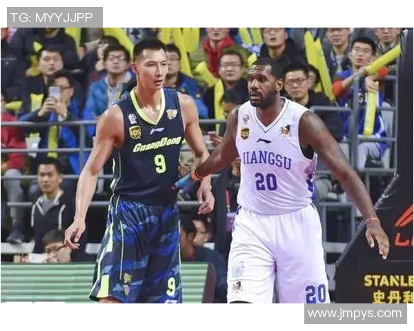 易建联与格林的巅峰对决谁能在赛场上笑到最后 易建联与格林的巅峰对决谁能在赛场上笑到最后