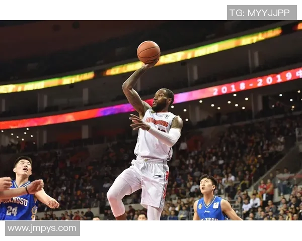 广东东莞银行迎战江苏队全力争胜展现球队实力与斗志