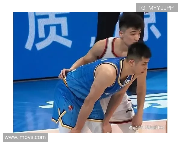 方硕的篮球之路:从青涩少年到CBA明星的奋斗历程与心路历程