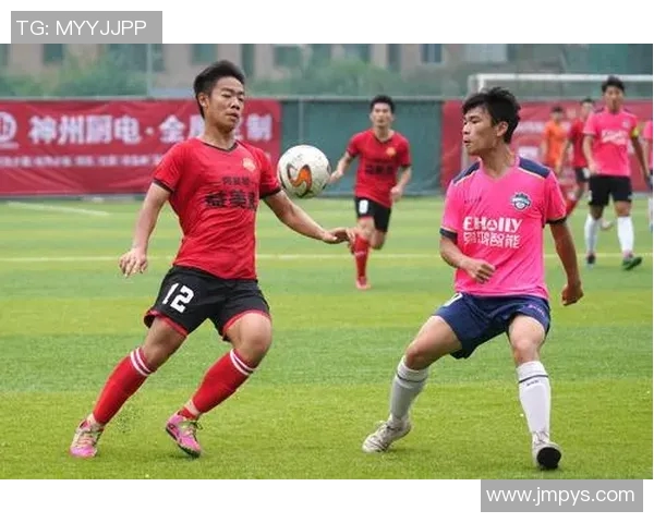 杭州足球队比赛经验引发热议球迷对战术选择和球员表现展开激烈讨论 杭州足球队比赛经验引发热议球迷对战术选择和球员表现展开激烈讨论