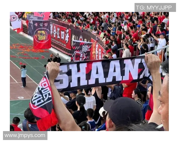 汉堡与圣保利激战正酣比分结果揭晓引发球迷热议 汉堡与圣保利激战正酣比分结果揭晓引发球迷热议