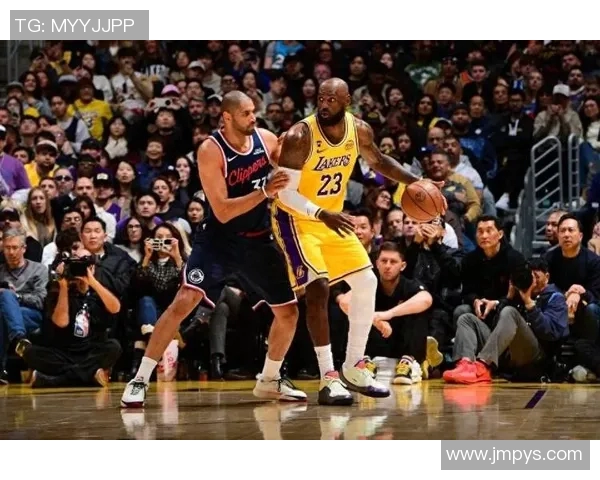 湖人对决快船激战正酣球迷期待的洛城德比即将上演 湖人对决快船激战正酣球迷期待的洛城德比即将上演