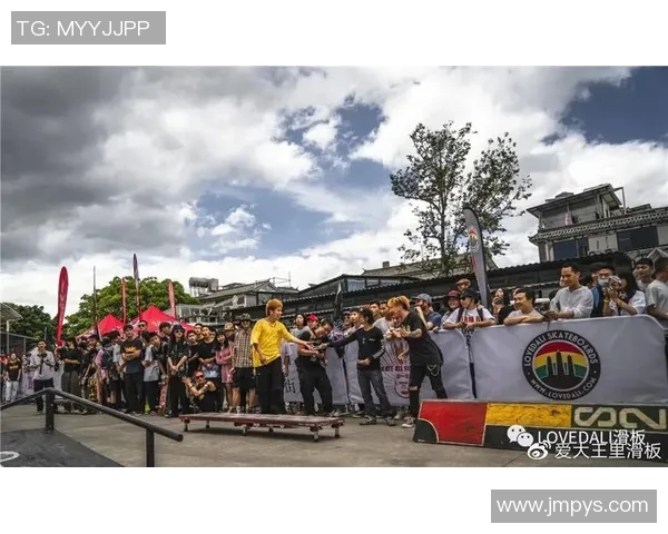 武汉滑板队在世界街舞大赛中的团队协作表现精彩纷呈引发热议